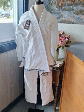 Fuji Women's Suparaito Brazilian Jiu-Jitsu Gi Set, Size W2, RN#83977, NWT🥋